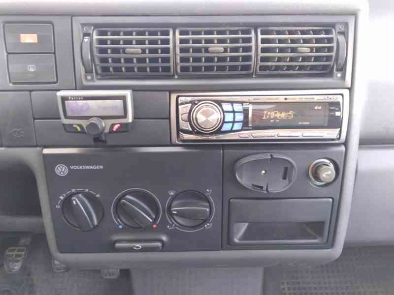 VOLKSWAGEN TRANSPORTÉR 2.5 TDI 6 MÍST 75kW - foto 19