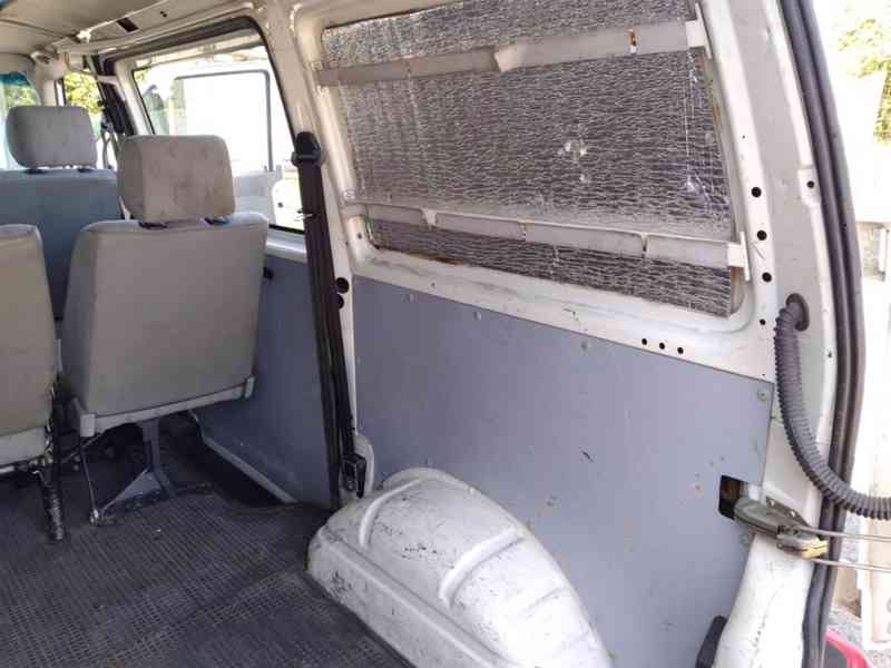 VOLKSWAGEN TRANSPORTÉR 2.5 TDI 6 MÍST 75kW - foto 16