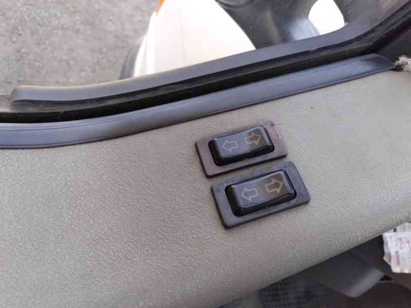 VOLKSWAGEN TRANSPORTÉR 2.5 TDI 6 MÍST 75kW - foto 18