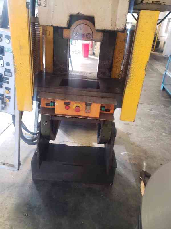 Použitý excentrický lis LENP 63, r. GO 2000 - foto 3