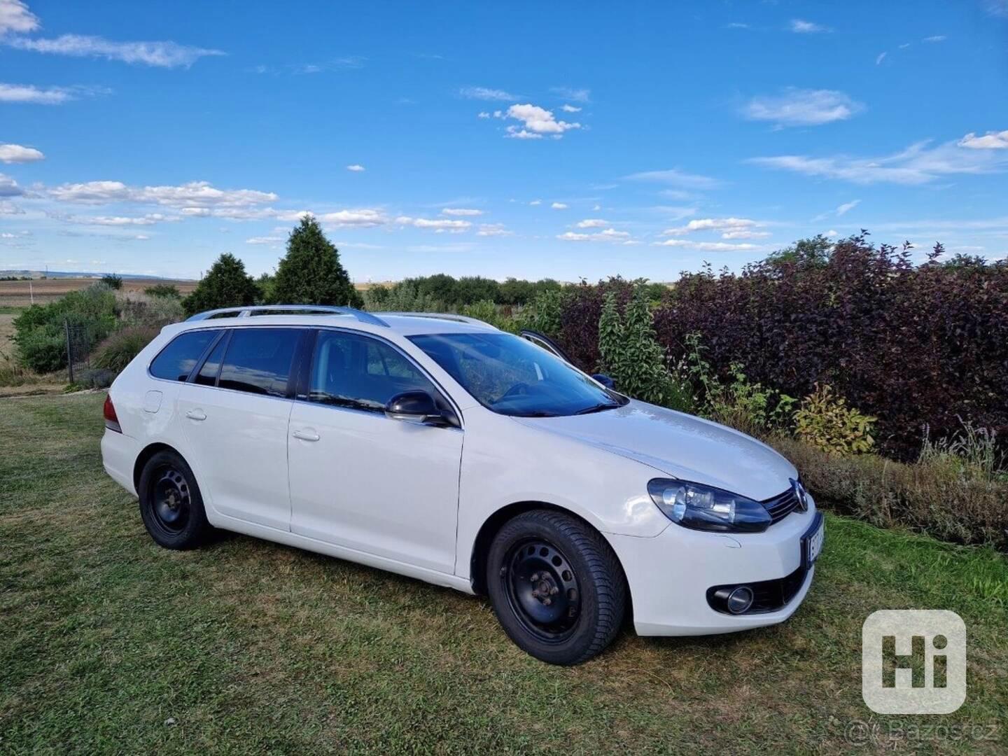 Volkswagen Golf 1,6   TDi 77kW, barva bílá - foto 1