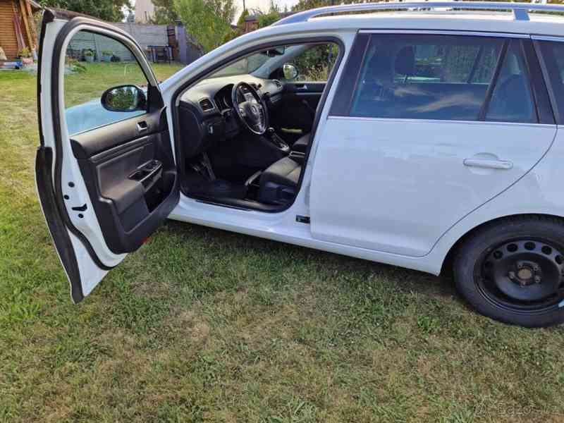 Volkswagen Golf 1,6 TDi 77kW, barva bílá - foto 4