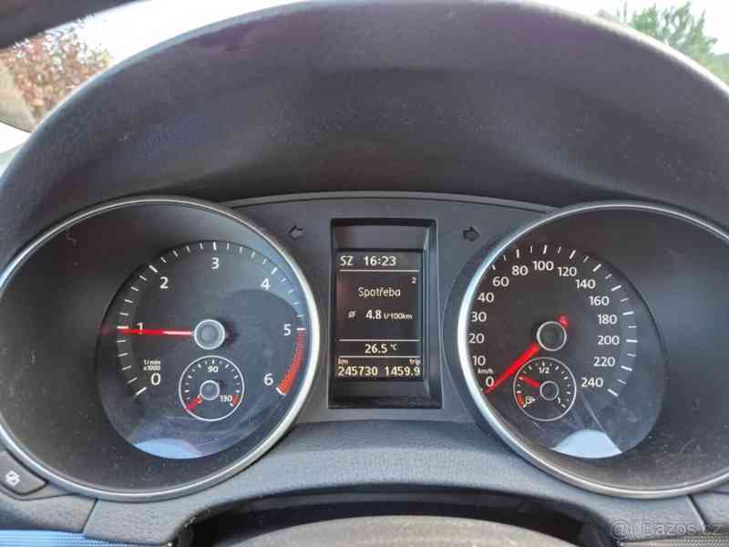 Volkswagen Golf 1,6 TDi 77kW, barva bílá - foto 12