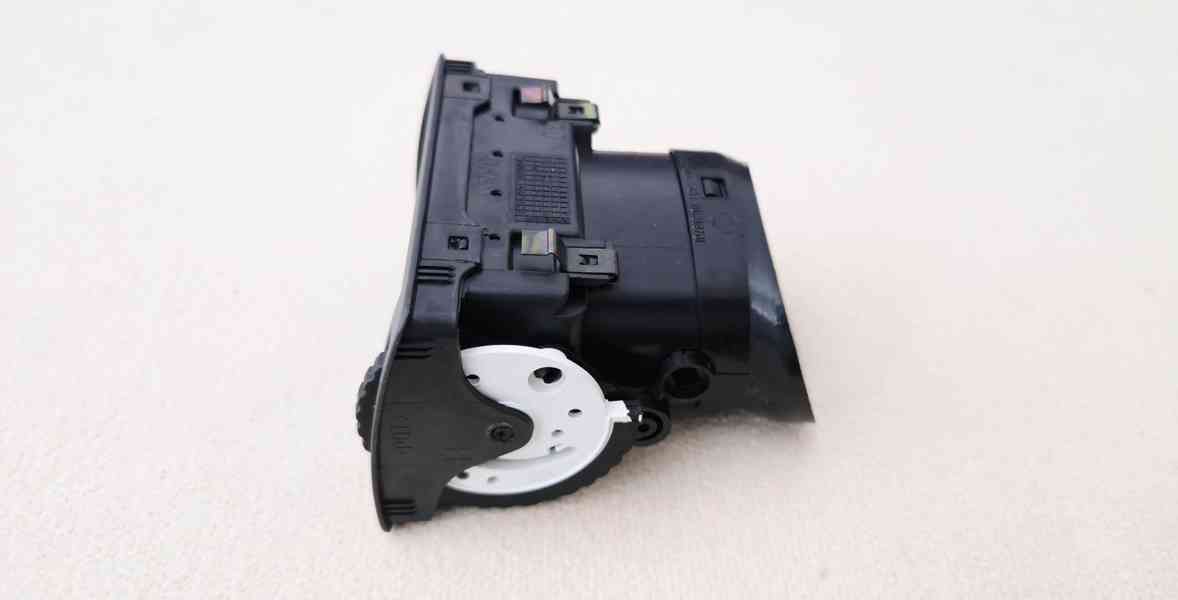 KRÁSNÝ levý výdech topení Octavia I 1U1819701 - foto 2