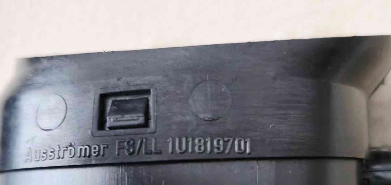 KRÁSNÝ levý výdech topení Octavia I 1U1819701 - foto 8