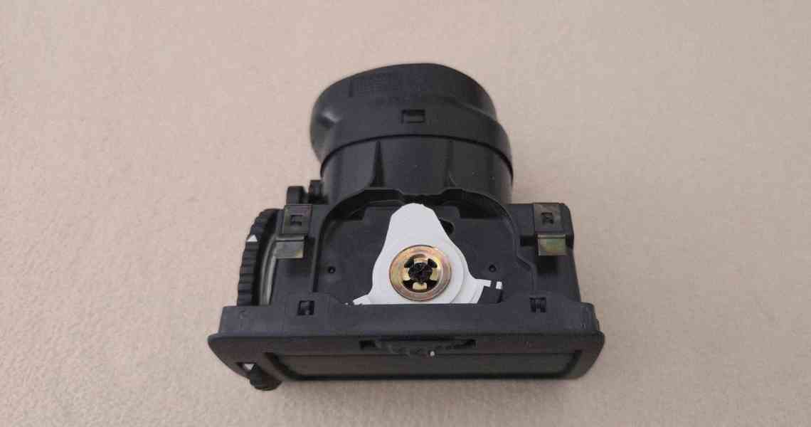 KRÁSNÝ levý výdech topení Octavia I 1U1819701 - foto 5