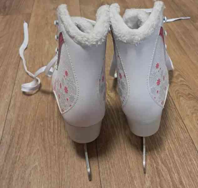 Lední brusle dívčí pěkný stav - foto 4