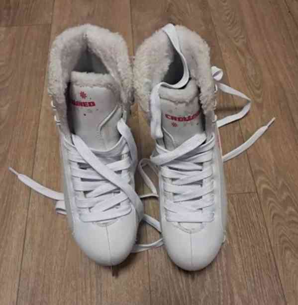 Lední brusle dívčí pěkný stav - foto 2