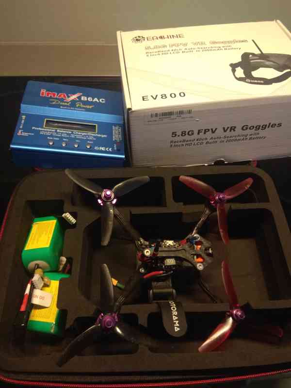 Závodní dron - foto 1