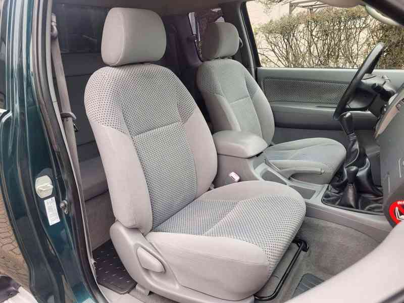 Toyota Hilux 2,5 D4D 4x4 Extra Cab 88kw - foto 8