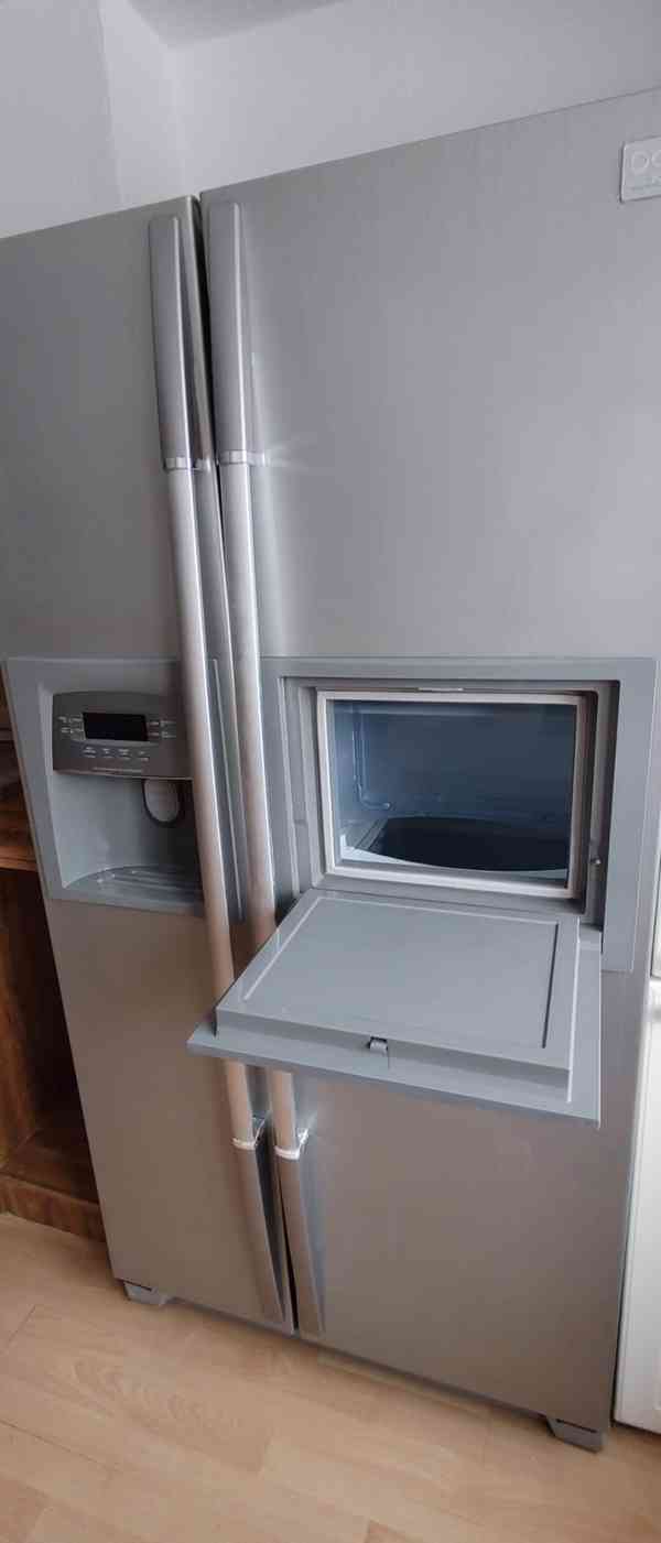  Side-by-Side lednička s mrazákem a dávkovačem vody/ledu  - foto 3