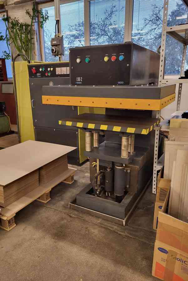 Vysokofrekvenční lis s generátorem  - foto 5