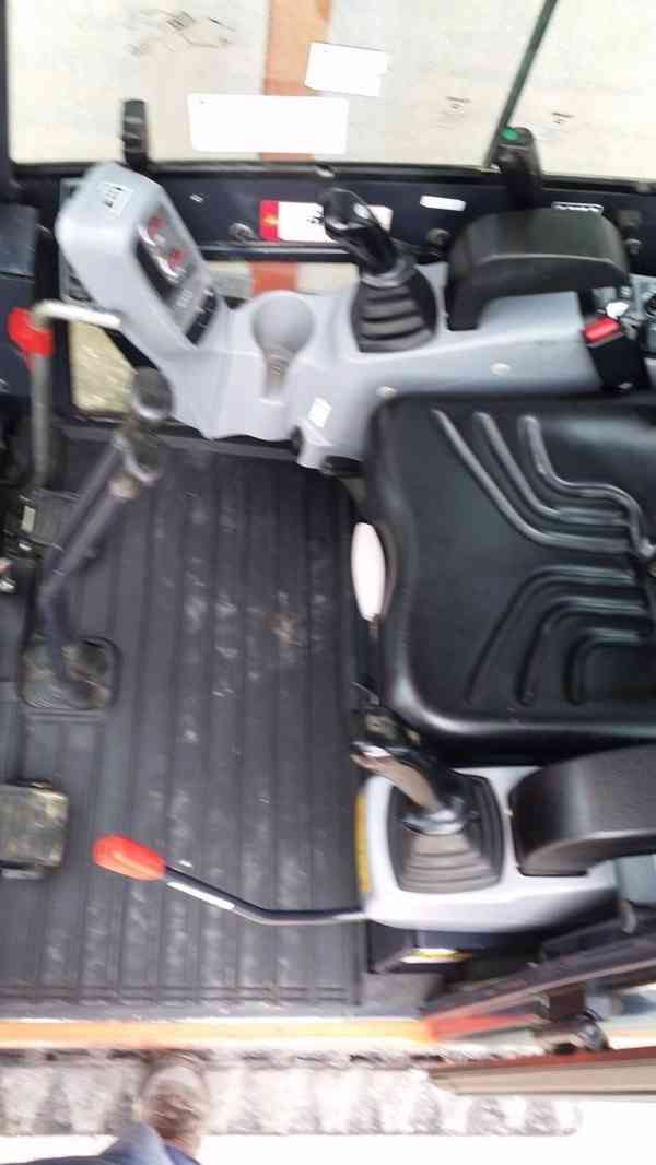 Kubota KX016-4 Mini rýpadla - foto 7