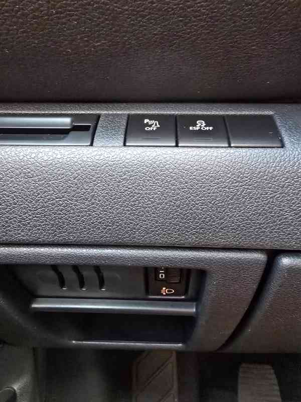 PEUGEOT 3008 1.6 HDi 80 kW | PANORAMA | HEAD-UP | NAVI - foto 17