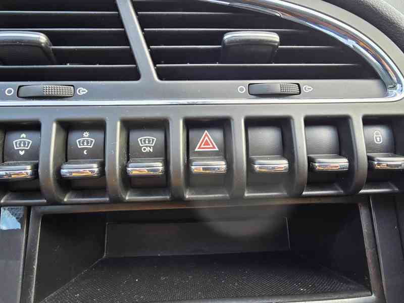 PEUGEOT 3008 1.6 HDi 80 kW | PANORAMA | HEAD-UP | NAVI - foto 19