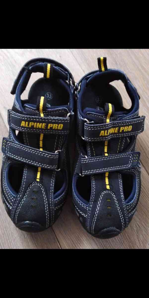 ALPINE PRO Sandálky 