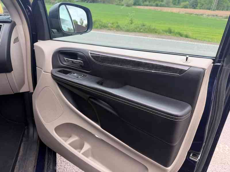 Chrysler Town  Country 3,6 Limit DVD Śíbr 2012 - foto 13