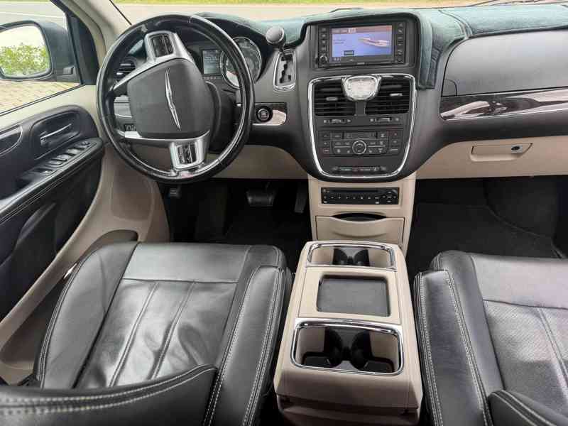 Chrysler Town  Country 3,6 Limit DVD Śíbr 2012 - foto 14