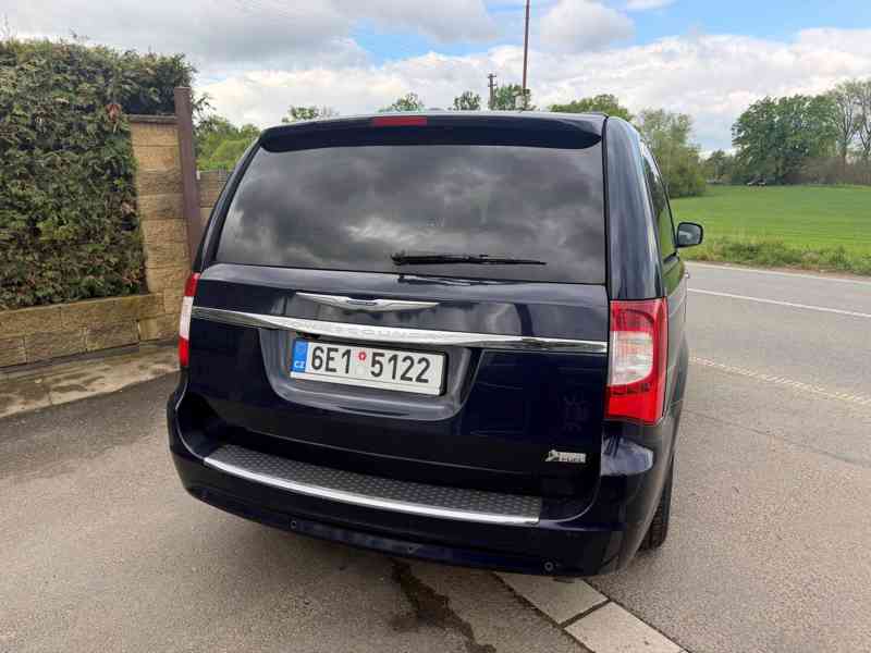 Chrysler Town  Country 3,6 Limit DVD Śíbr 2012 - foto 5