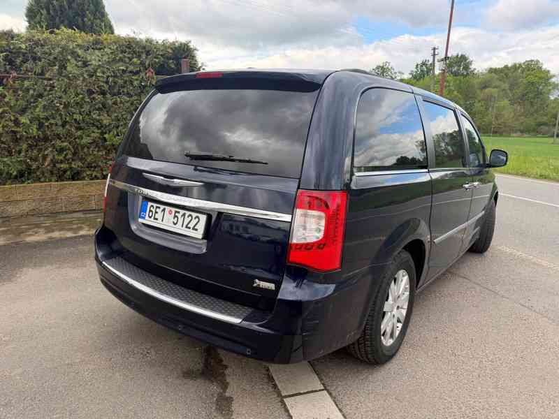 Chrysler Town  Country 3,6 Limit DVD Śíbr 2012 - foto 4