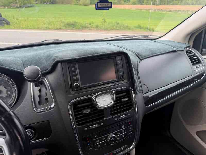 Chrysler Town  Country 3,6 Limit DVD Śíbr 2012 - foto 19