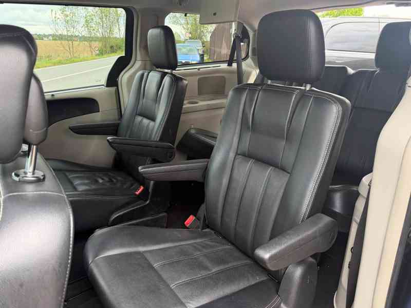 Chrysler Town  Country 3,6 Limit DVD Śíbr 2012 - foto 15