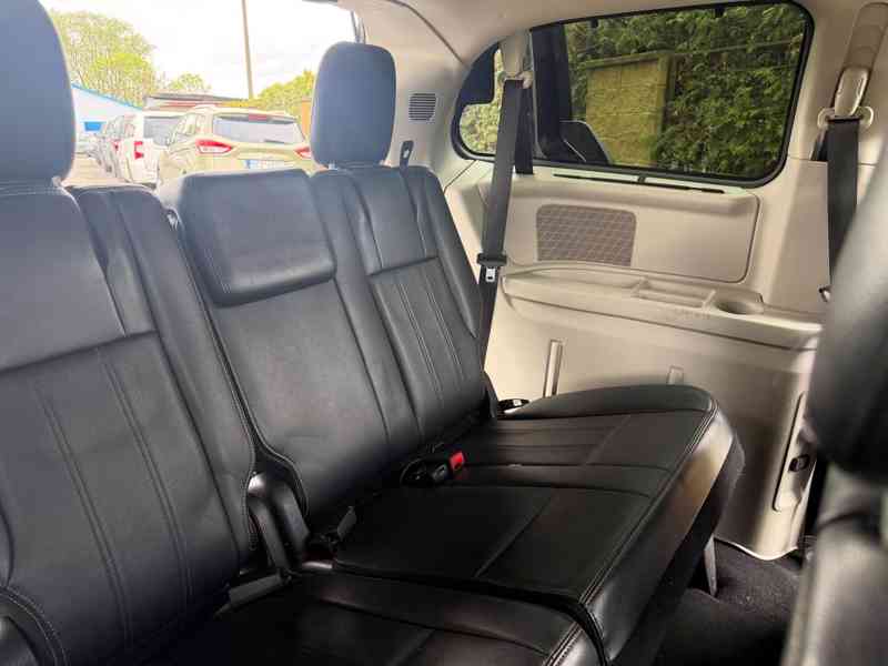 Chrysler Town  Country 3,6 Limit DVD Śíbr 2012 - foto 10
