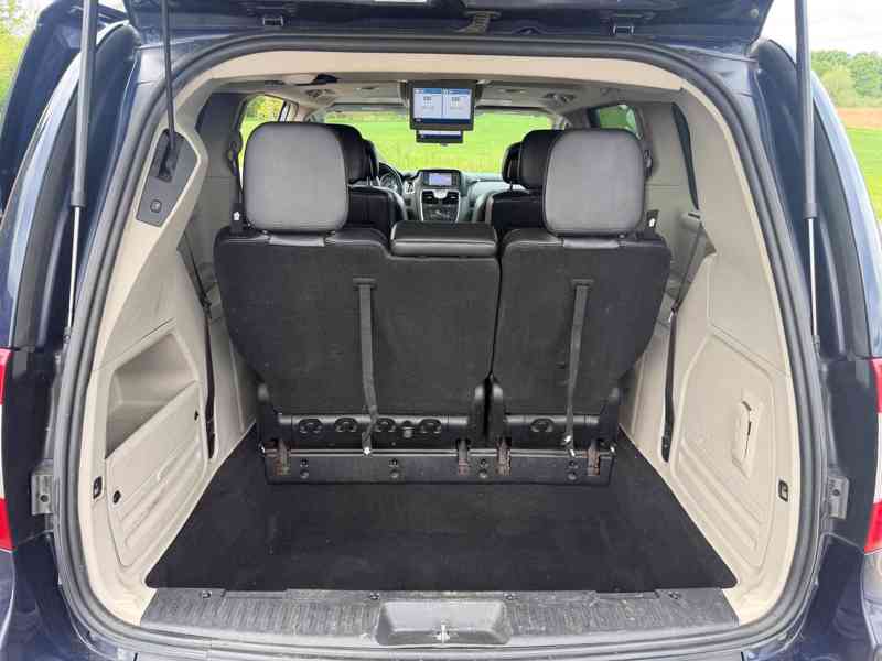 Chrysler Town  Country 3,6 Limit DVD Śíbr 2012 - foto 7