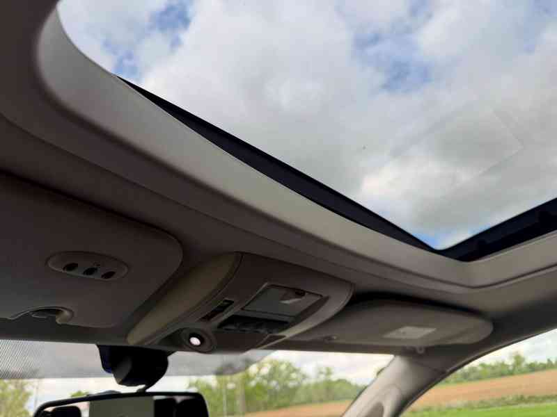 Chrysler Town  Country 3,6 Limit DVD Śíbr 2012 - foto 20