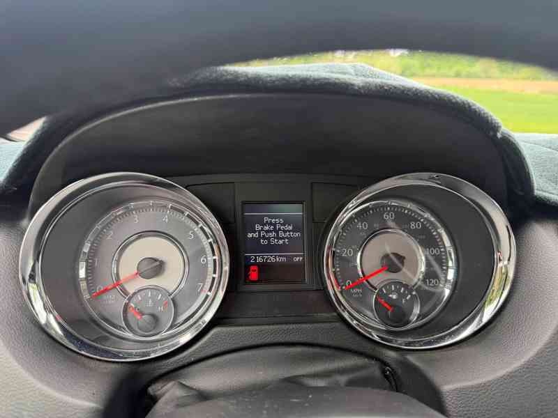 Chrysler Town  Country 3,6 Limit DVD Śíbr 2012 - foto 18