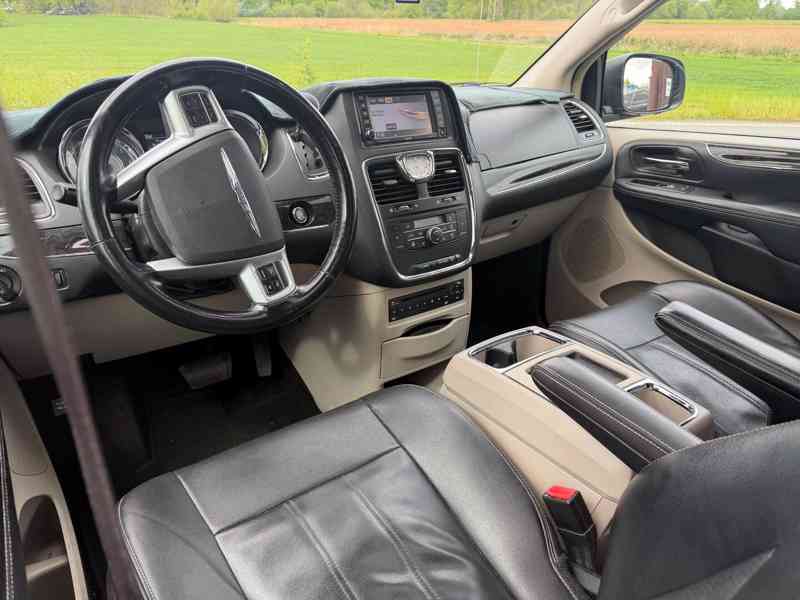 Chrysler Town  Country 3,6 Limit DVD Śíbr 2012 - foto 16