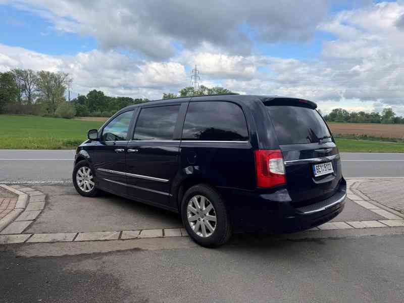 Chrysler Town  Country 3,6 Limit DVD Śíbr 2012 - foto 3