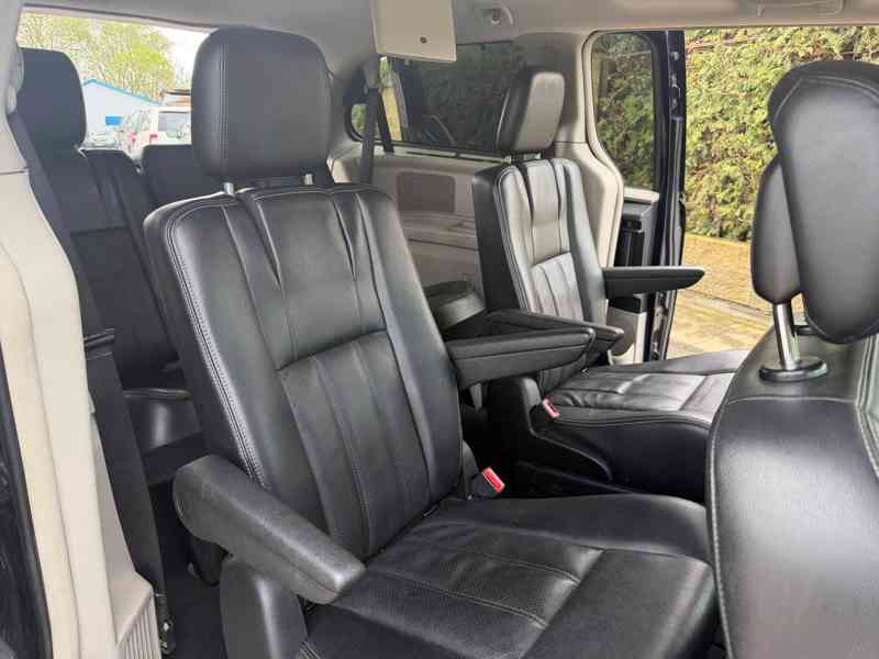 Chrysler Town  Country 3,6 Limit DVD Śíbr 2012 - foto 9