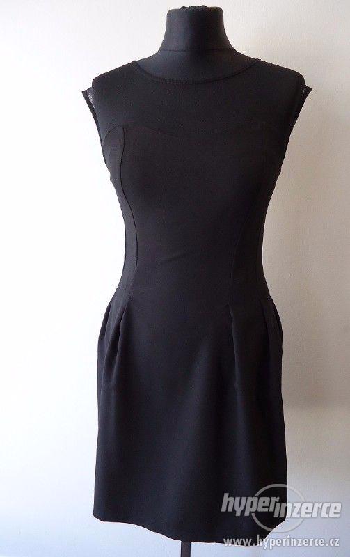 Krátké černé šaty - foto 1
