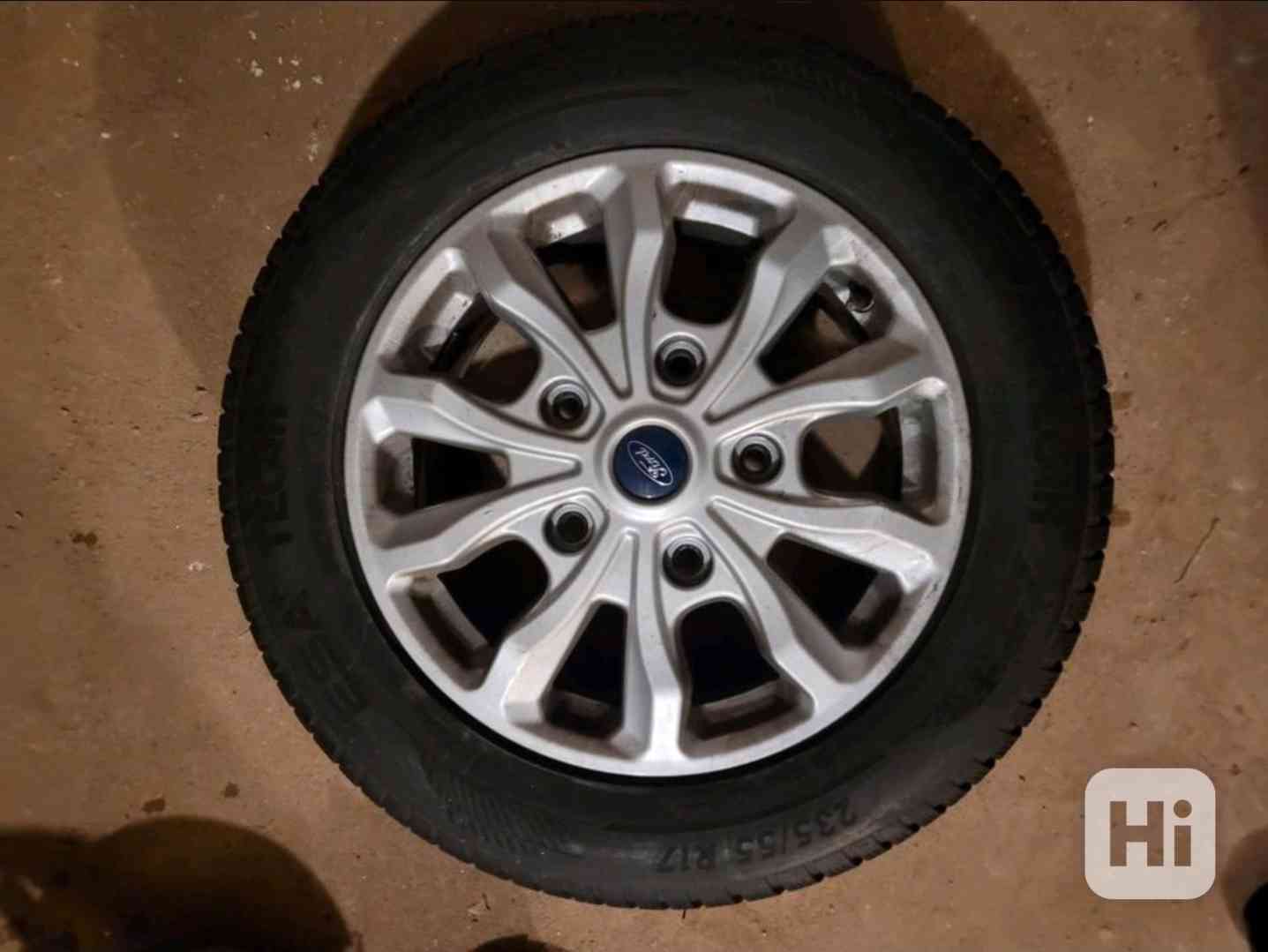 235/55/17  Ford Custom  zimni  - foto 1