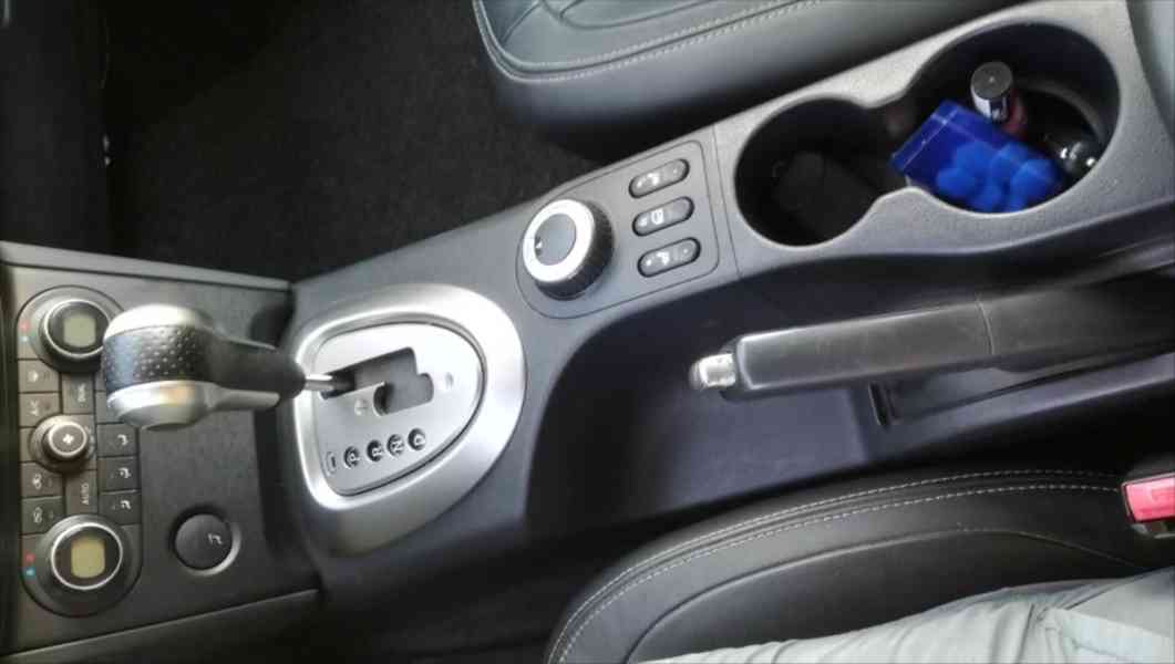 Nissan Qashqai 2,0   104 kW automat s 4x4 - foto 18
