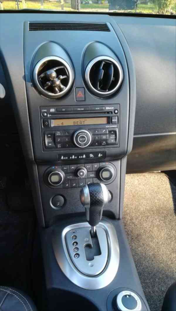 Nissan Qashqai 2,0   104 kW automat s 4x4 - foto 12