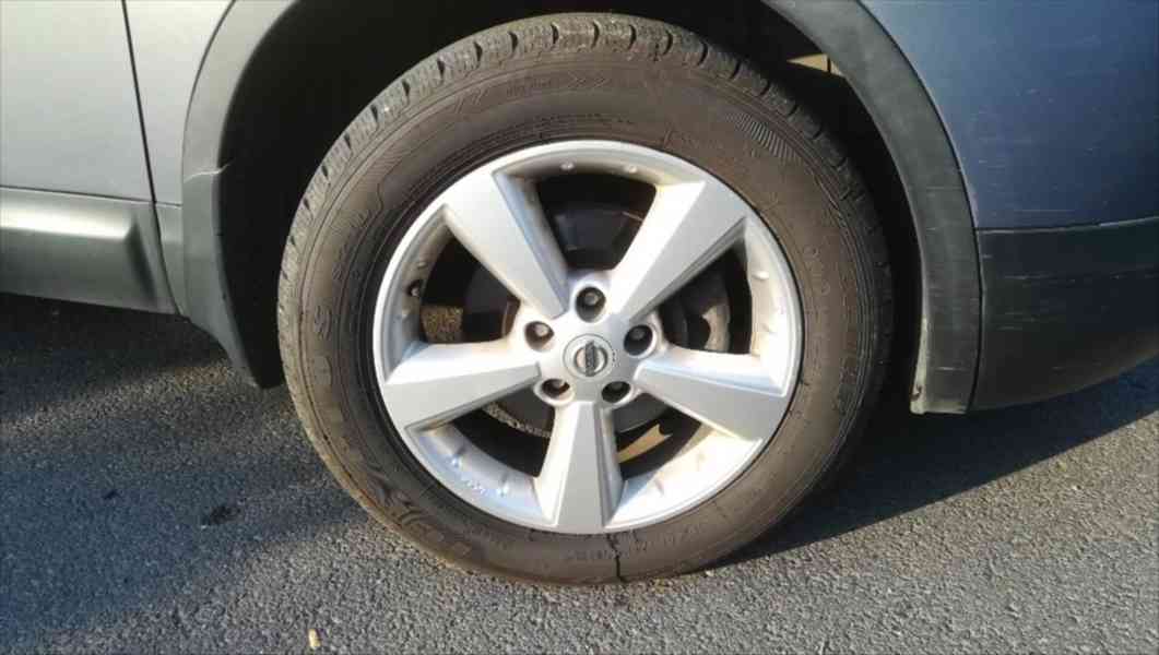 Nissan Qashqai 2,0   104 kW automat s 4x4 - foto 9