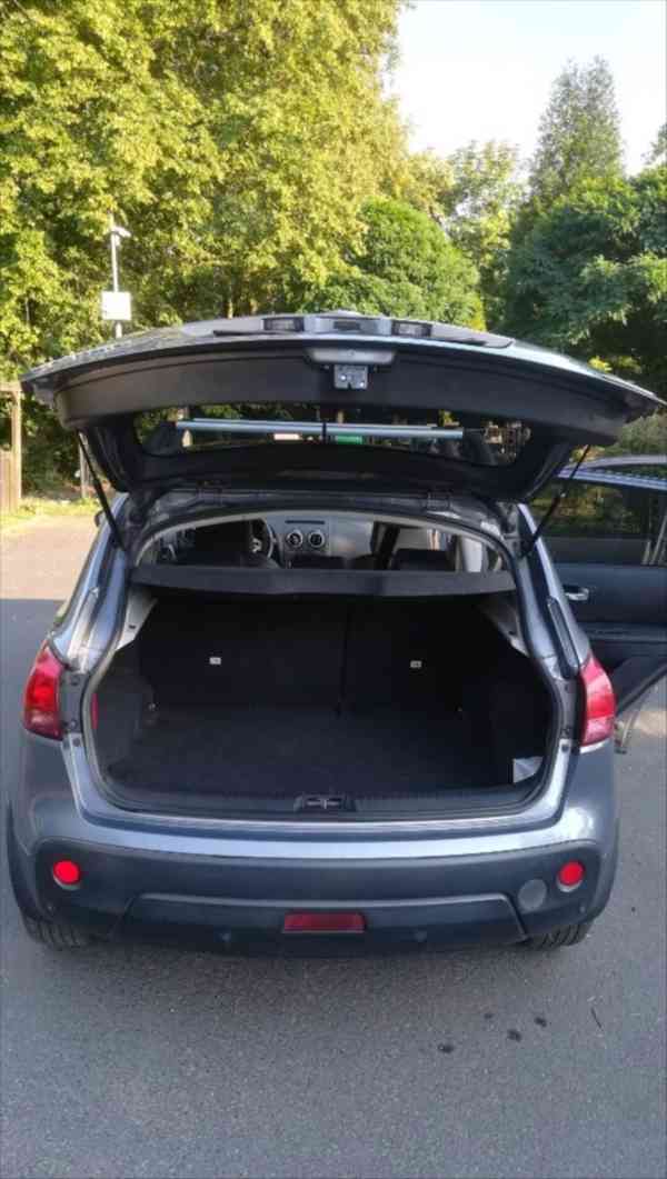 Nissan Qashqai 2,0   104 kW automat s 4x4 - foto 10