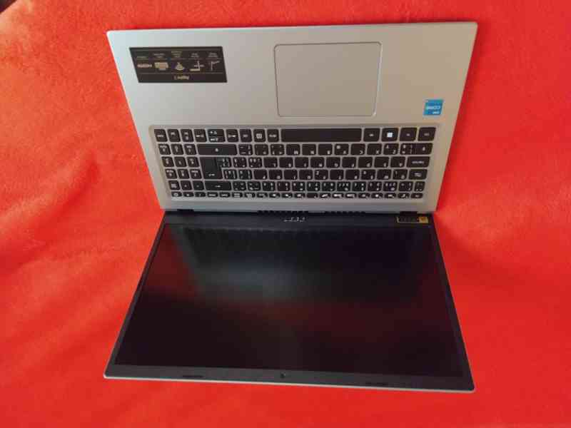 Prodej téměř nového notebooku Acer Aspire 3 - foto 1