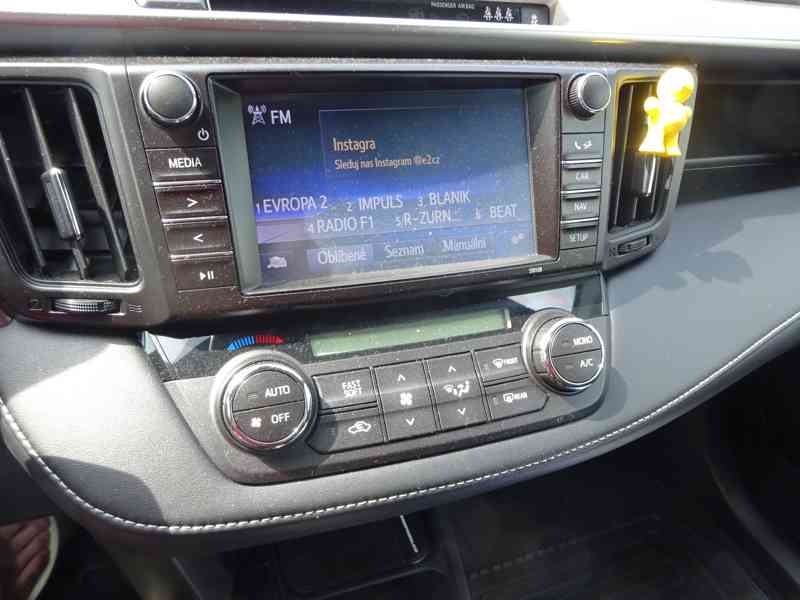 Toyota Rav4 2.0D4D r.v.2016/12 2.Maj.serv.kníž.ČR - foto 9