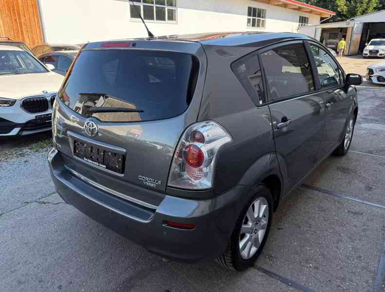 Toyota Corolla Verso 1,8i benzín 95kw - foto 10