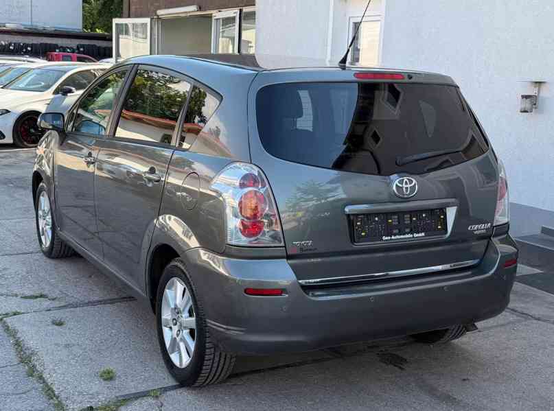 Toyota Corolla Verso 1,8i benzín 95kw - foto 7