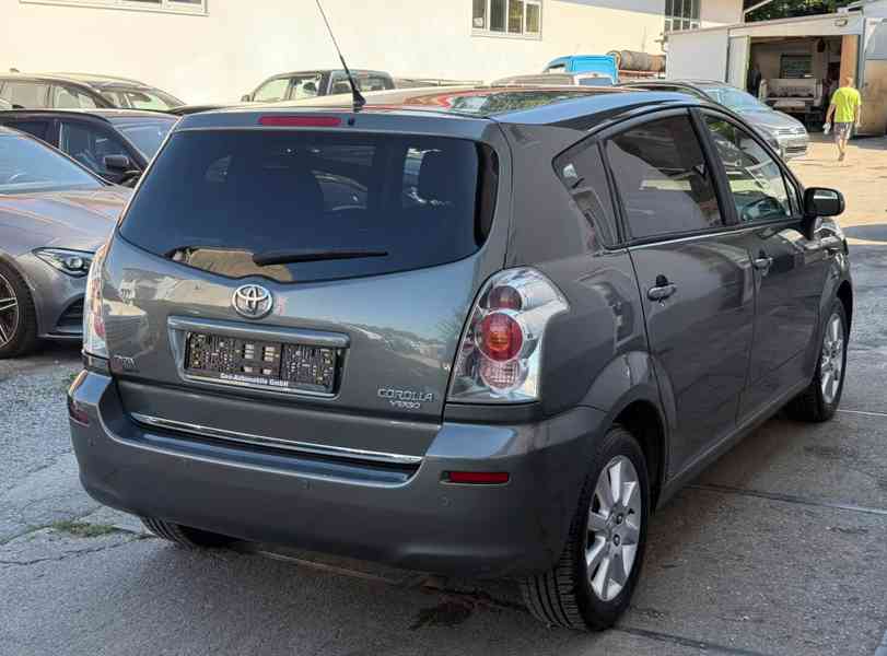 Toyota Corolla Verso 1,8i benzín 95kw - foto 9