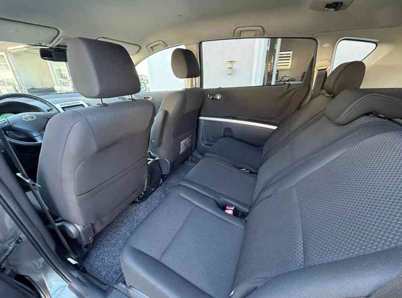 Toyota Corolla Verso 1,8i benzín 95kw - foto 12