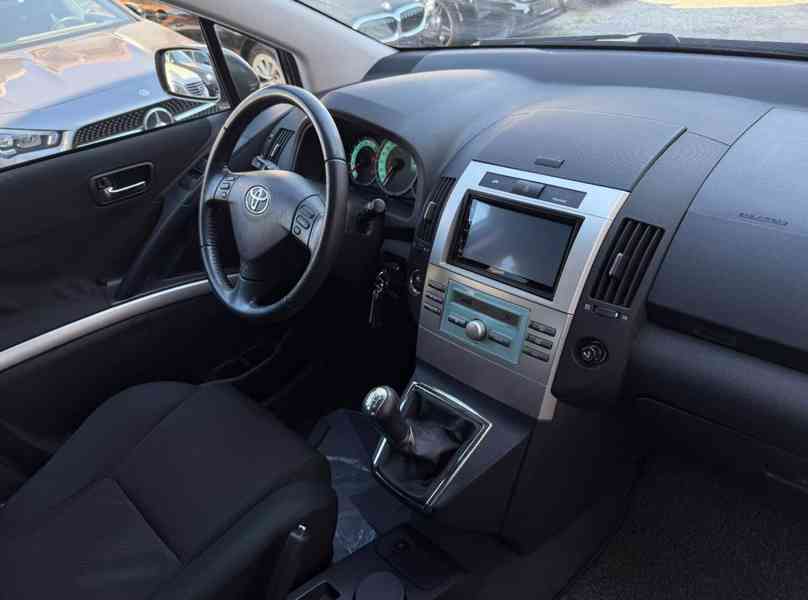 Toyota Corolla Verso 1,8i benzín 95kw - foto 13