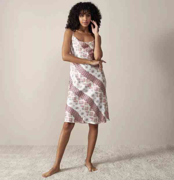 Spaghetti strap nightdress  - foto 2