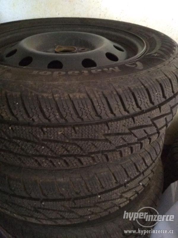 sada zimních pneu s ráfky - foto 2
