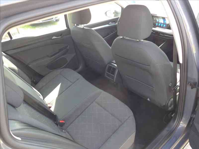Volkswagen Golf 2,0 TDI VIRTUAL,LED,DPH,1.MAJ - foto 9