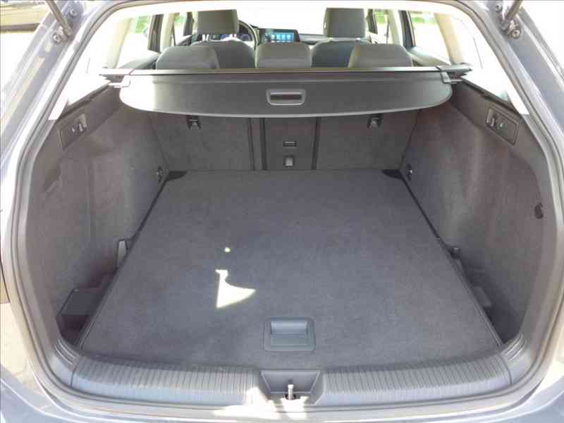 Volkswagen Golf 2,0 TDI VIRTUAL,LED,DPH,1.MAJ - foto 7